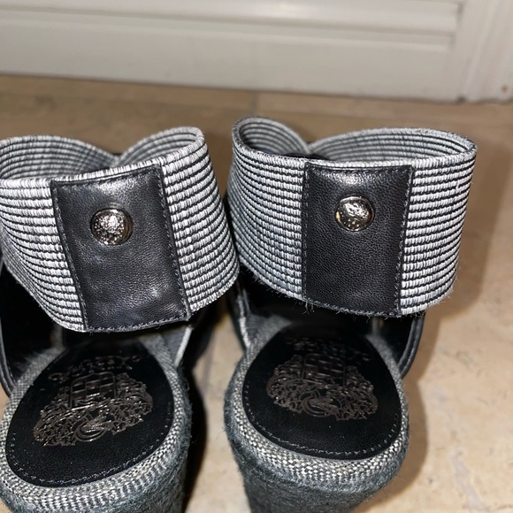 Vince Camuto Wedge - Picture 5 of 8